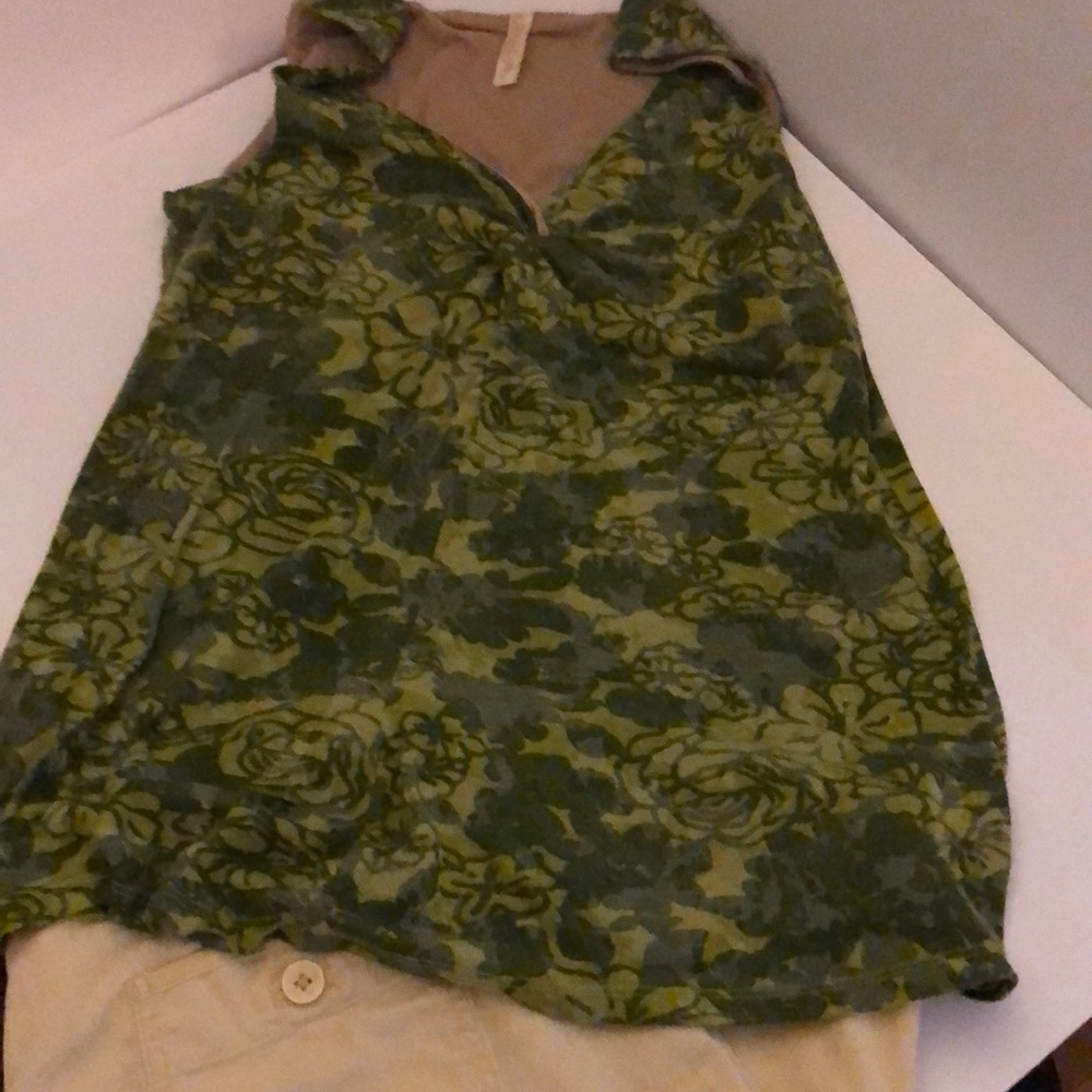 Adventura sleeveless top